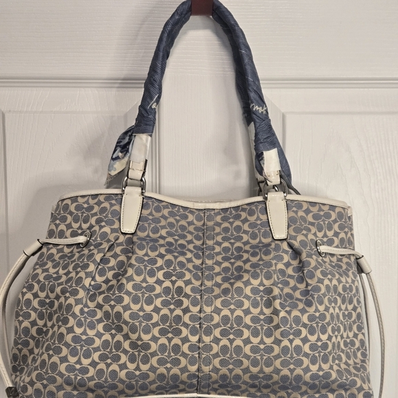 Coach Purse Signature pattern and denim color - Picture 6 of 14